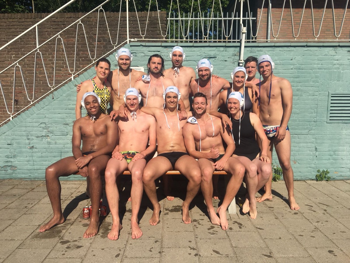 Munich Tritons team photo after a tournament